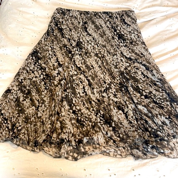 🌸Spense mid calf length skirt with elastic waistband - Picture 3 of 11